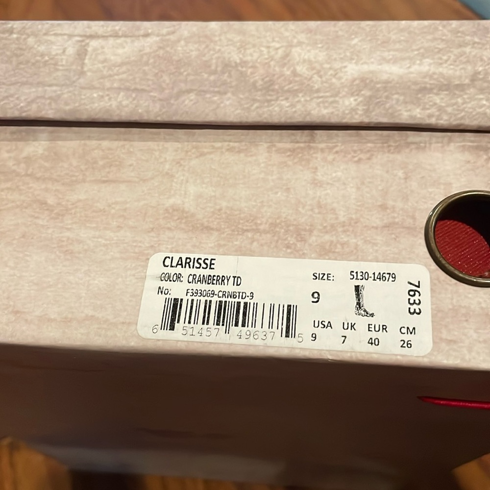 BRAND NEW BedStu boots. Red size 9.